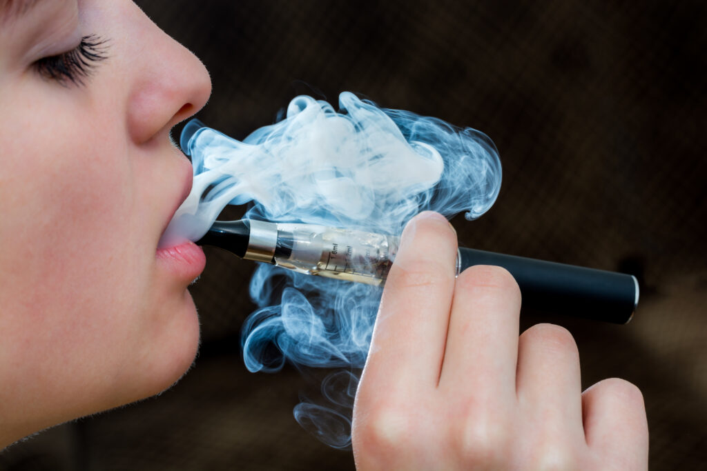 FDA avertizează asupra produselor ilegale pentru vapat provenite din China