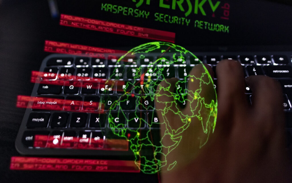 Cybersecuritatea în 2026: De la atacuri cu inteligență artificială la tensiuni geopolitice și război în spațiu