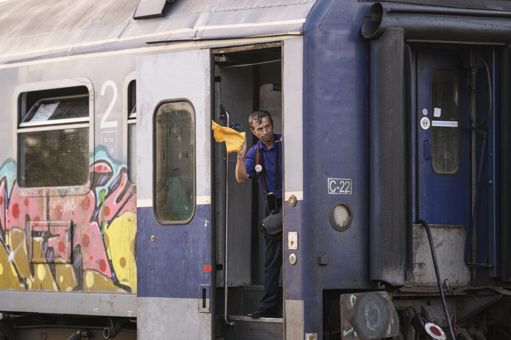 Ministerul Transporturilor dă calea ferată la fier vechi. La propriu