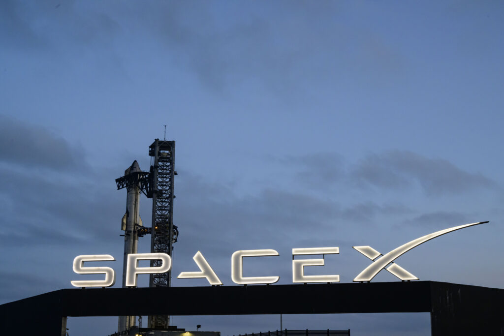 SpaceX amână lansarea unei echipe de astronauți către ISS din cauza vremii nefavorabile