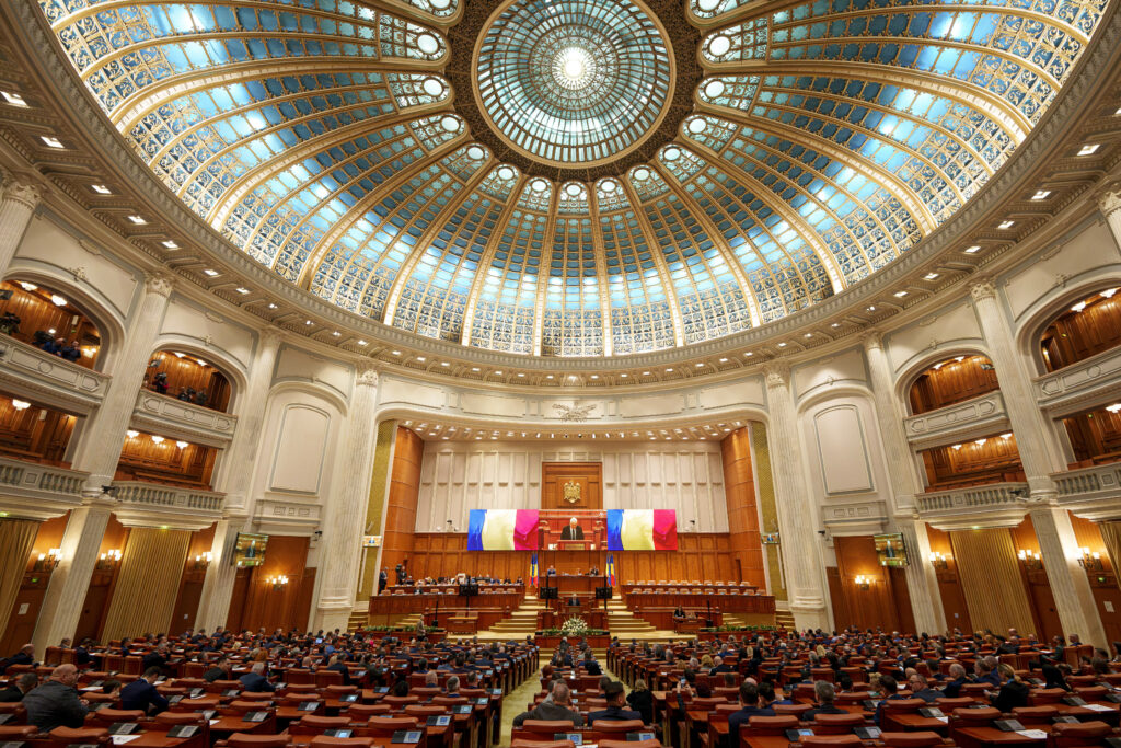 Legea care stabilește modul în care se vor plăti pensiile private a primit votul final în Parlament, după decizia CCR. Actul normativ poate merge la promulgare