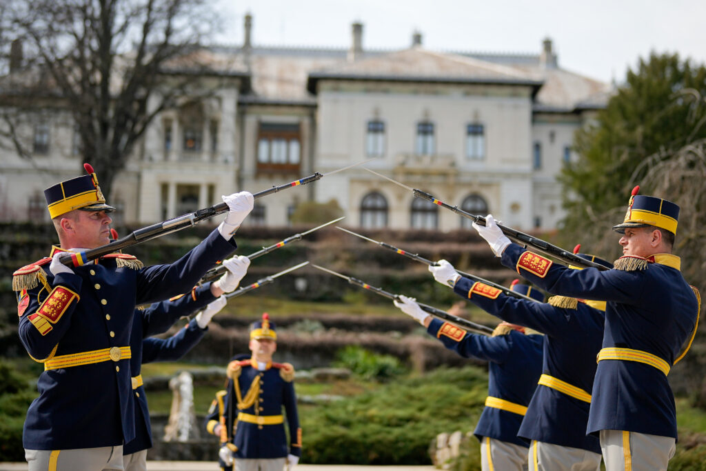 Palatul Cotroceni va fi iluminat în roșu, duminică seara