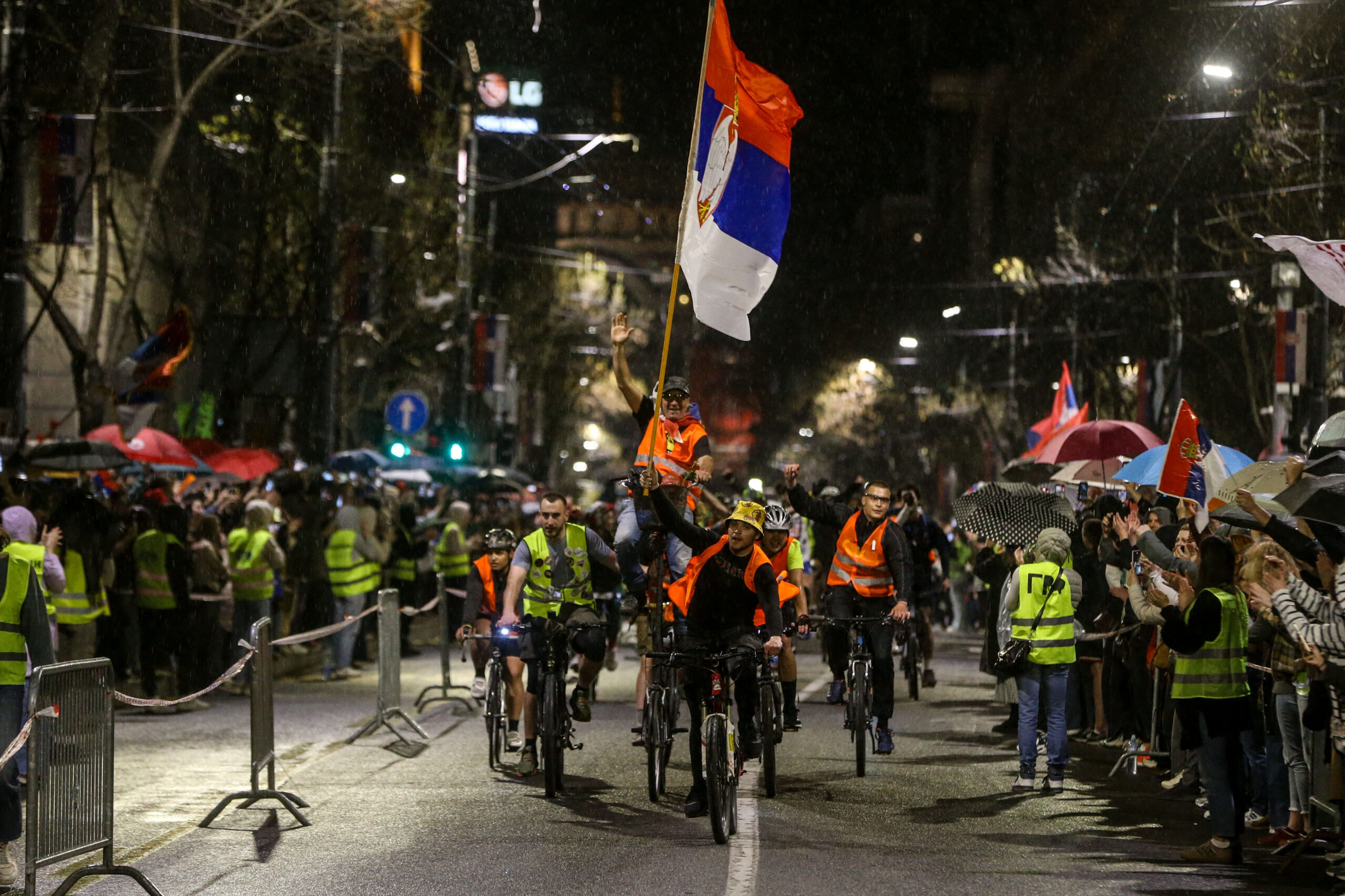 Studenții din Serbia protestează împotriva lui Vučić