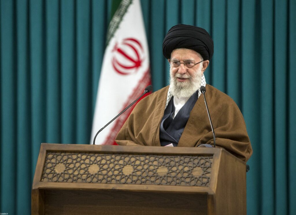 Liderul suprem Ayatollah Ali Khamenei: Naţiunea iraniană „nu este una care să se predea”