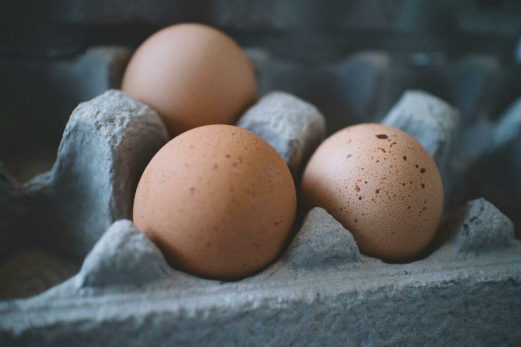 Persoane din 14 state s-au îmbolnăvit în urma unui focar de salmonella legat de ouă