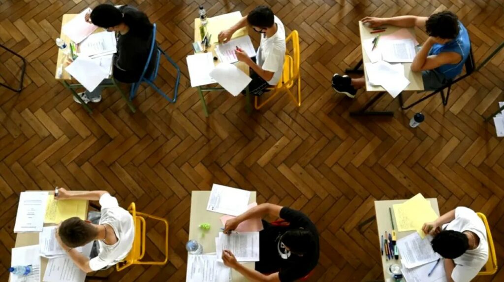 Simulare Bacalaureat 2026: Peste 114.000 de elevi s-au prezentat la proba scrisă de Limba și literatura română