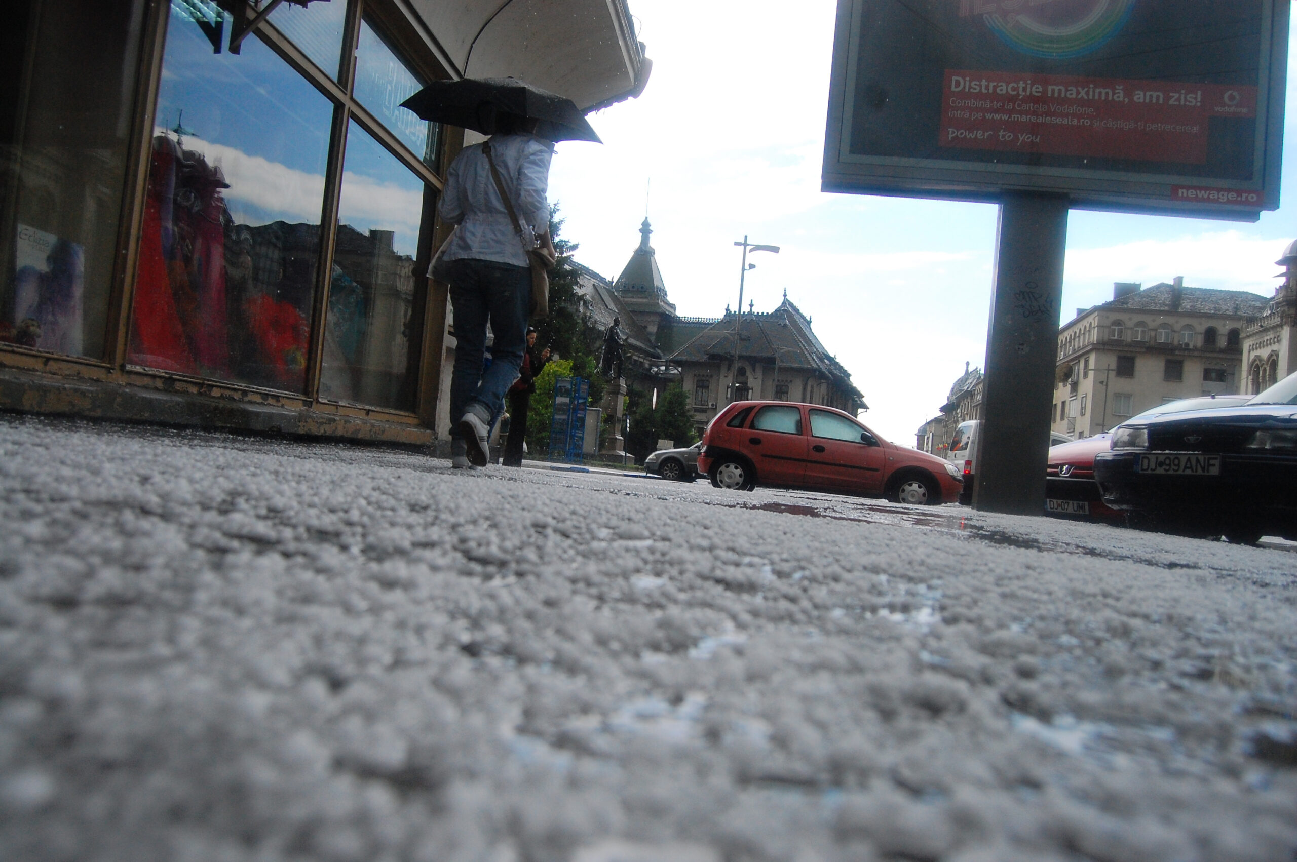 Avertizare de averse torenţiale şi grindină în două judeţe din sudul României