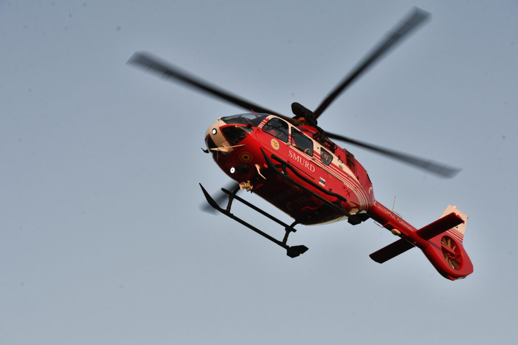 UPDATE: Elicopter SMURD solicitat în Făgăraș, pentru cinci copii și un adult intoxicați cu monoxid de carbon. Femeia a murit