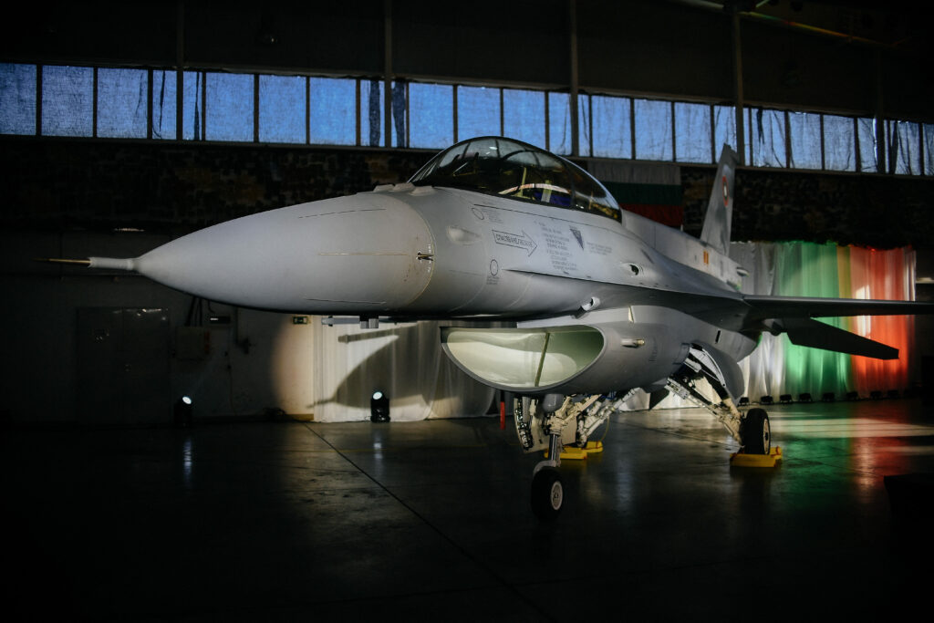 De ce nu au ajuns cele 30 de avioane F-16 promise de Belgia lui Volodimir Zelenski în urmă cu doi ani