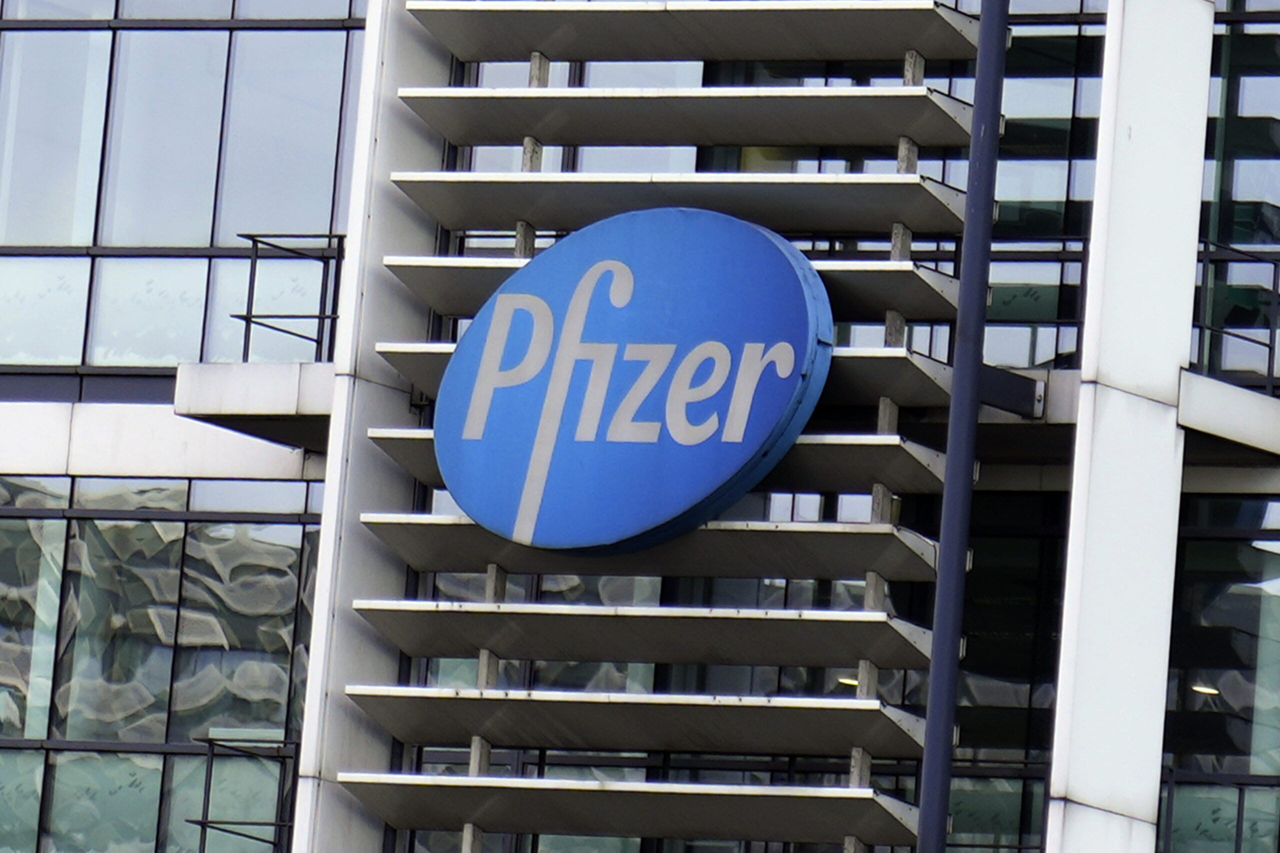 Pfizer și alți giganți farma, acuzați că evită plata taxelor prin paradisuri fiscale: „Pun profitul înaintea oamenilor”