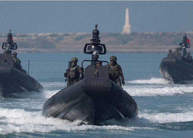 Armata rusă a început să facă exerciții pe patru mări și oceane