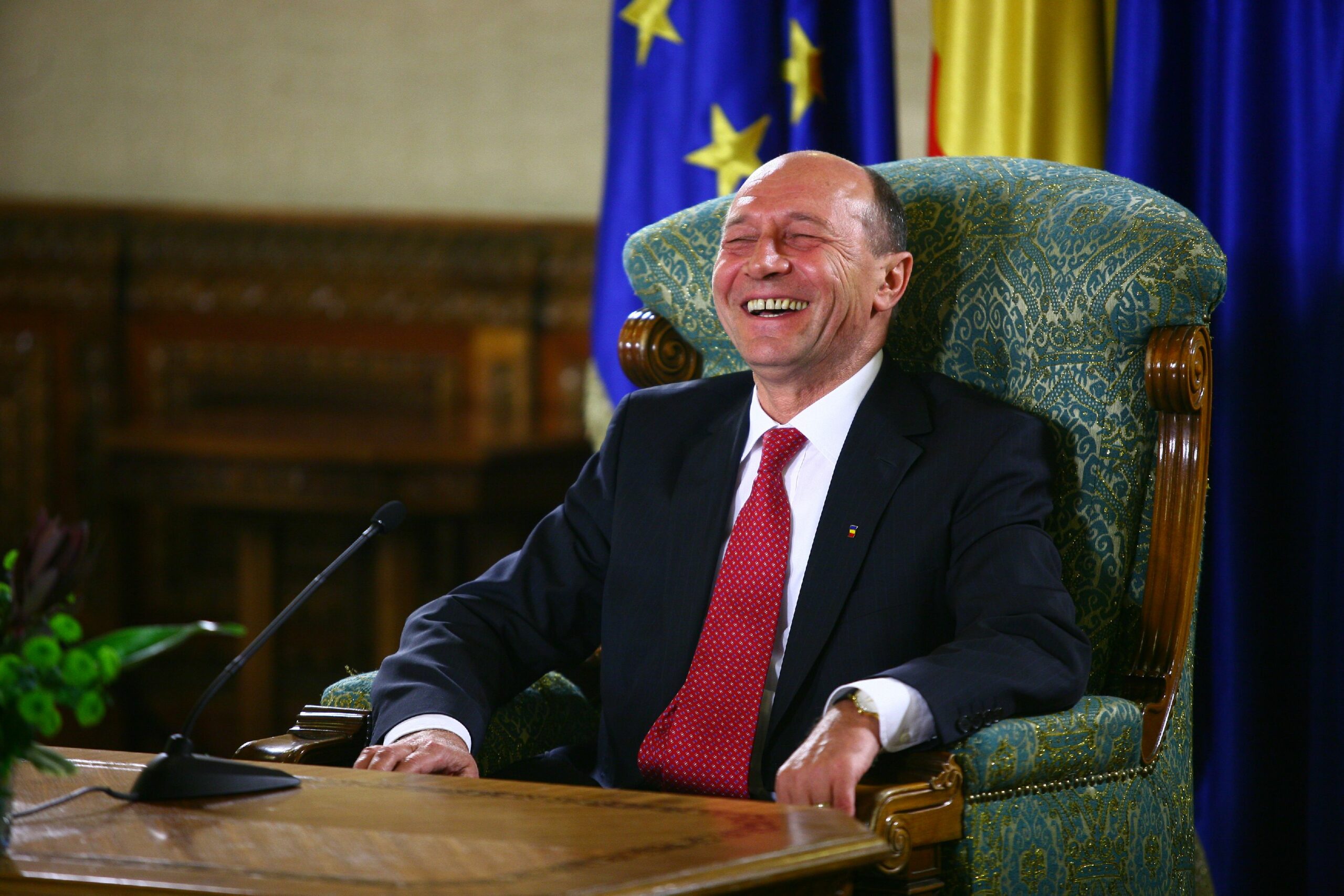 Băsescu critică gestionarea lui Trump
