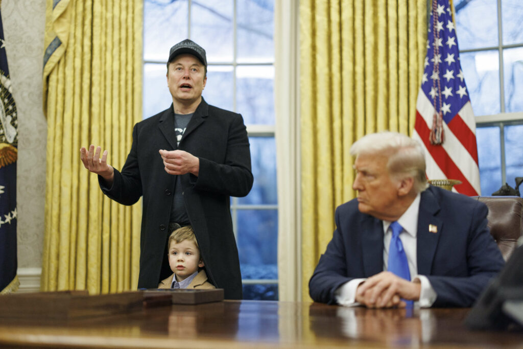 Musk critică dur proiectul de lege privind cheltuielile al lui Trump: „absolut nebunesc și distructiv!”