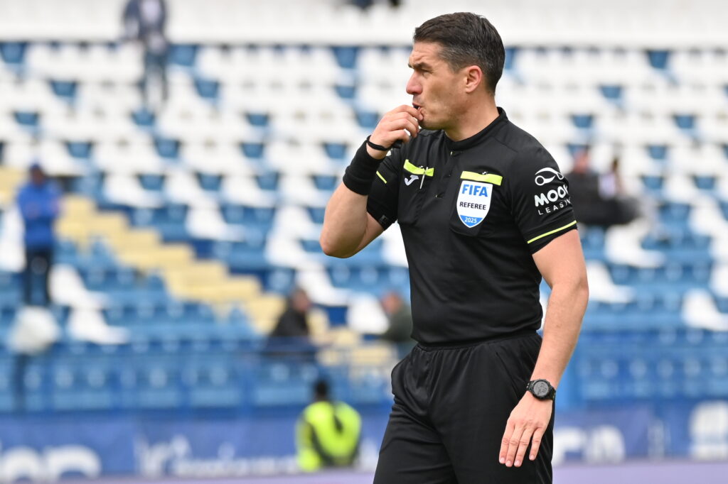 Arbitrii Istvan Kovacs și Marian Barbu, delegați să conducă meciuri la debutul Ligii Campionilor