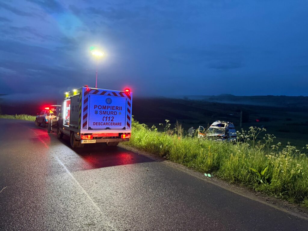 Accident grav în Cluj. Ambulanță implicată în coliziune, o femeie a decedat