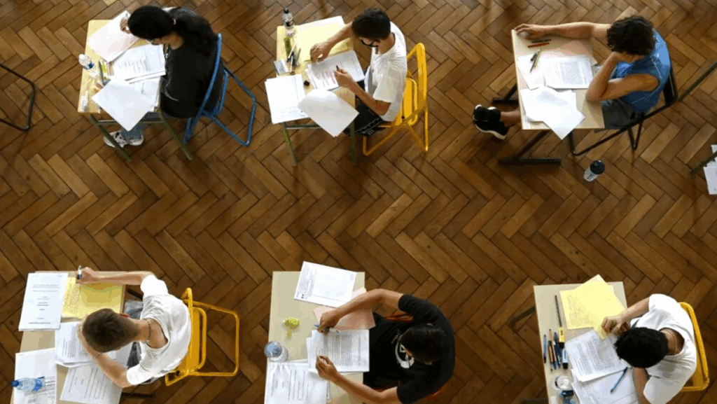 Evaluare Națională 2025. Elevii susțin astăzi proba scrisă la Matematică. Ce subiecte au picat anul trecut