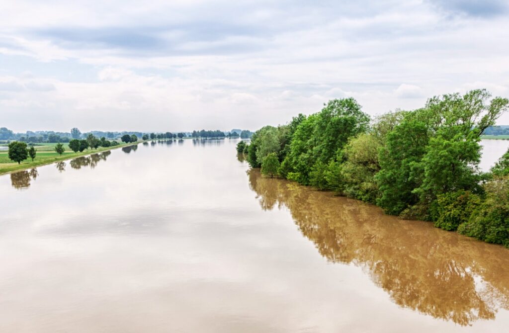 Atenţionare de inundaţii în 12 judeţe din ţară. Cod galben emis de hidrologi