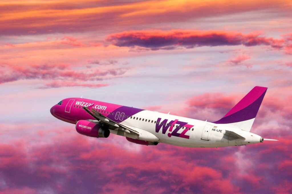 Profitul Wizz Air scade cu peste 60%: compania oferea, în mai, reduceri pentru a atrage pasageri