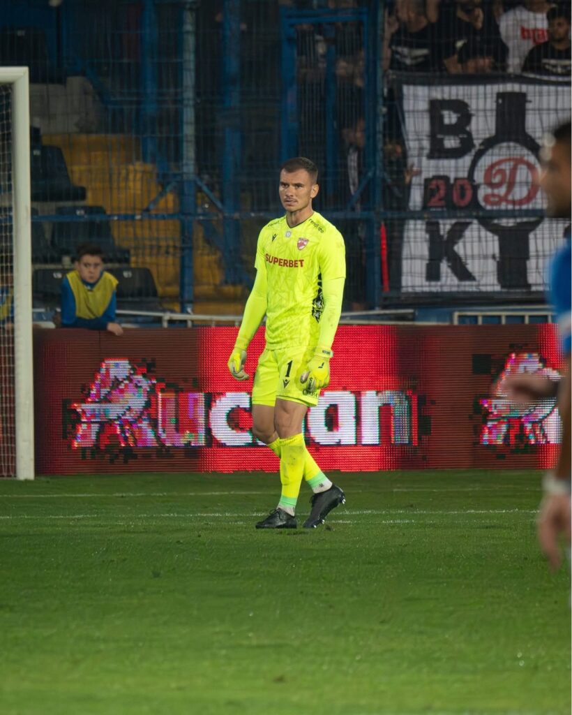 Dinamo a anunţat rezilierea amiabilă a contractului cu portarul Adnan Golubović