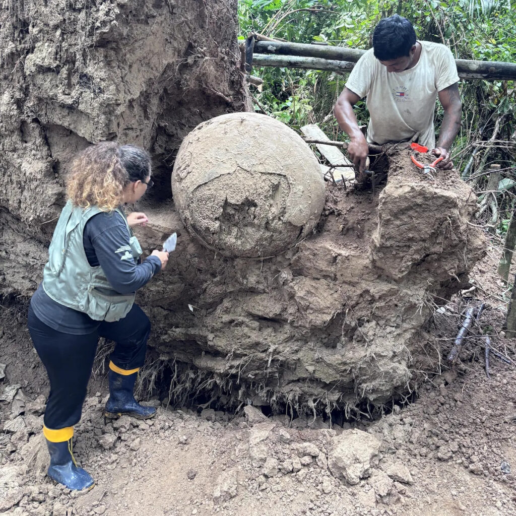 Urne funerare străvechi, descoperite pe insulele artificiale din Amazonul brazilian