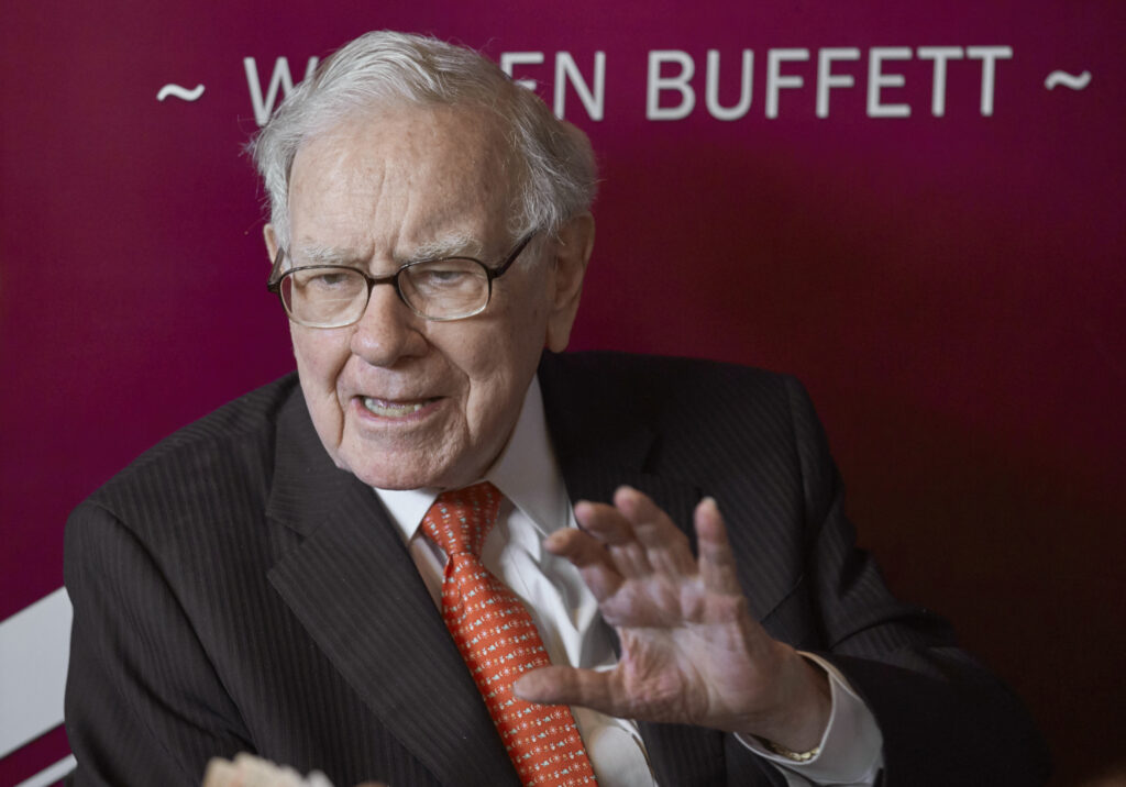 Warren Buffett donează 6 miliarde de dolari Fundației Gates și organizațiilor caritabile ale copiilor săi