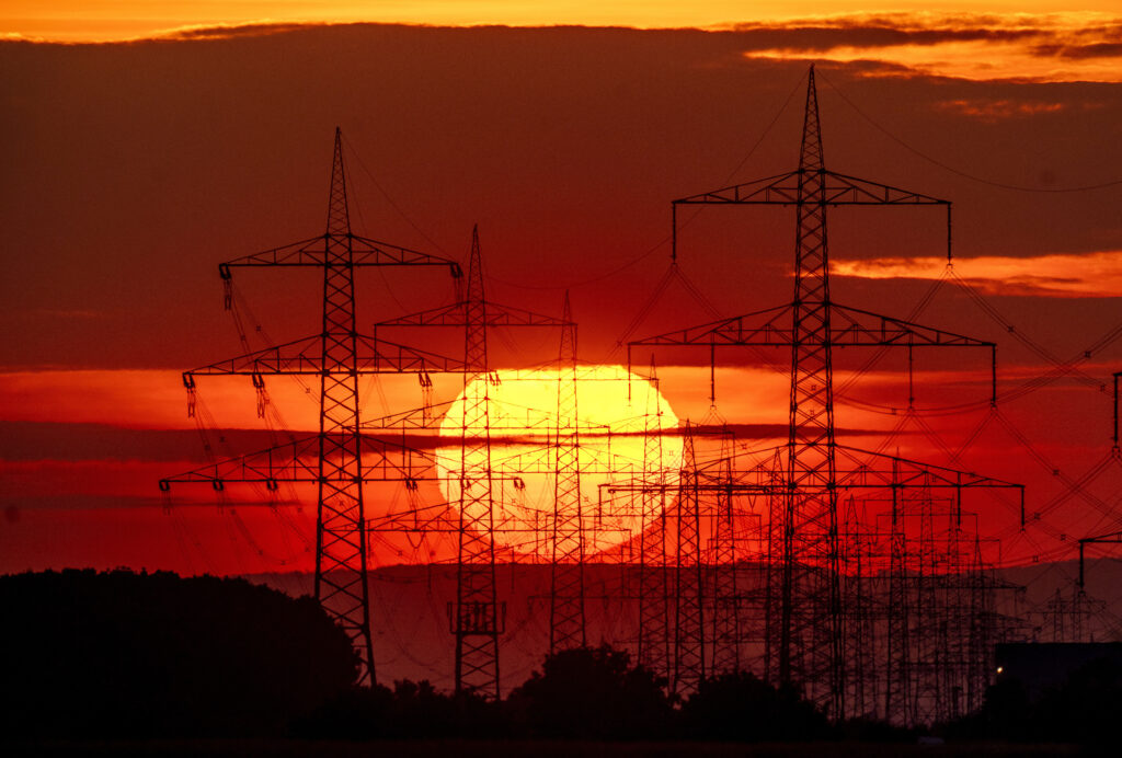 Sebastian Burduja afirmă că România are printre cele mai mici prețuri la energie din Uniunea Europeană