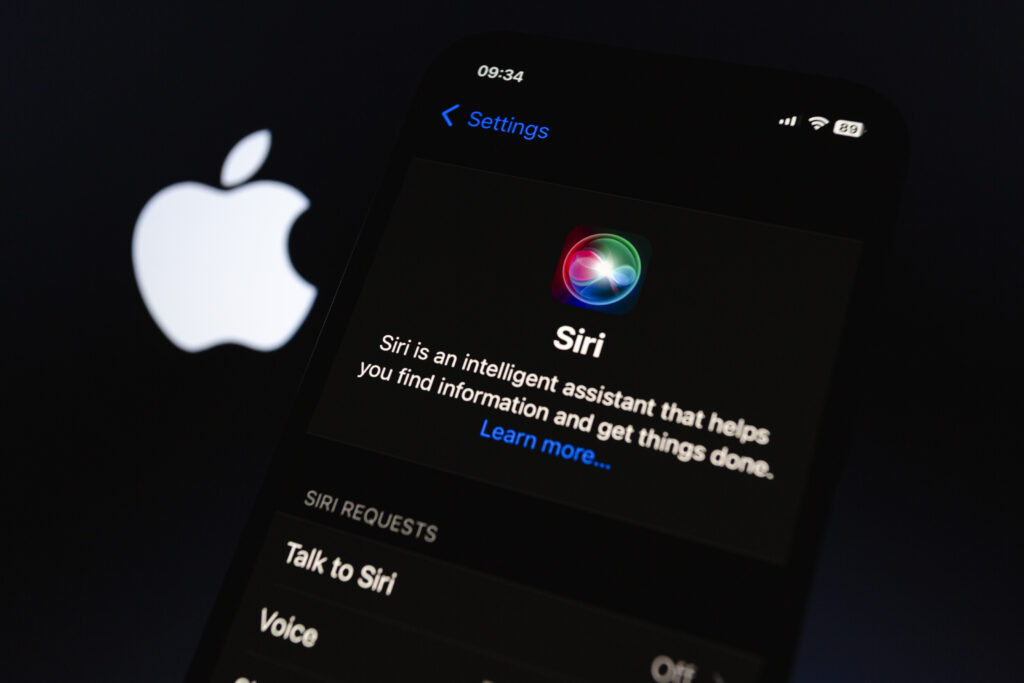 Apple amână lansarea asistentului Siri cu inteligență artificială personalizată. Anunțul făcut la WWDC 2025