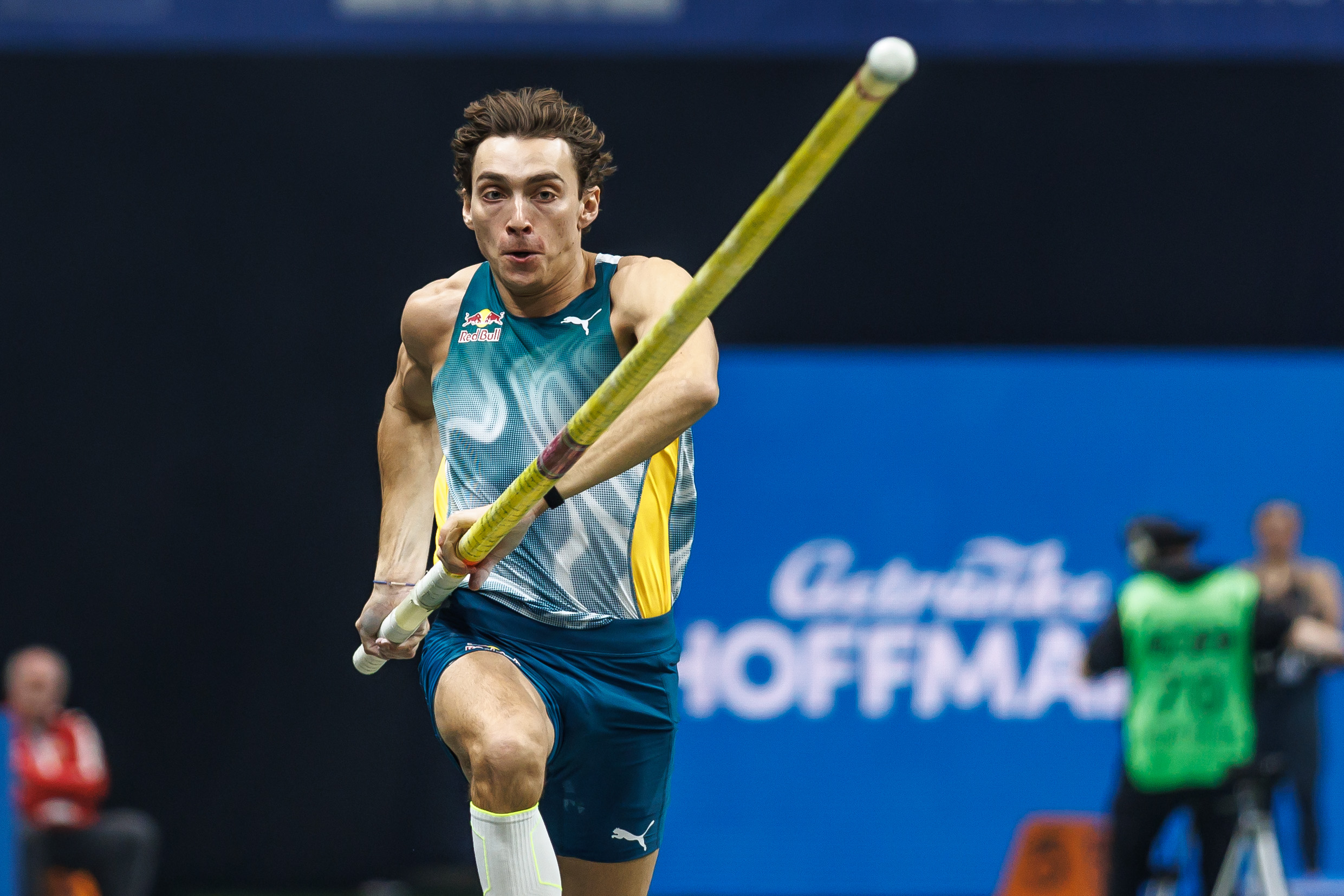 Armand Duplantis doboară pentru a 12-a oară recordul mondial la săritura cu prăjina