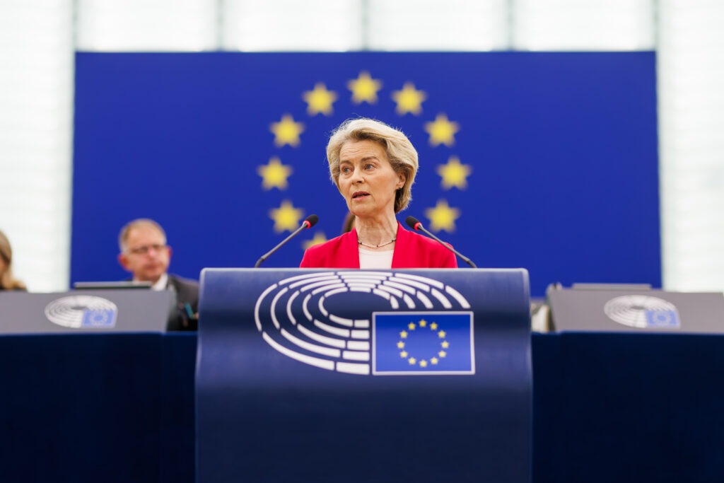 Ursula von der Leyen e vizată de o moțiune de cenzură în Parlamentul European. Inițiativa a fost lansată de AUR