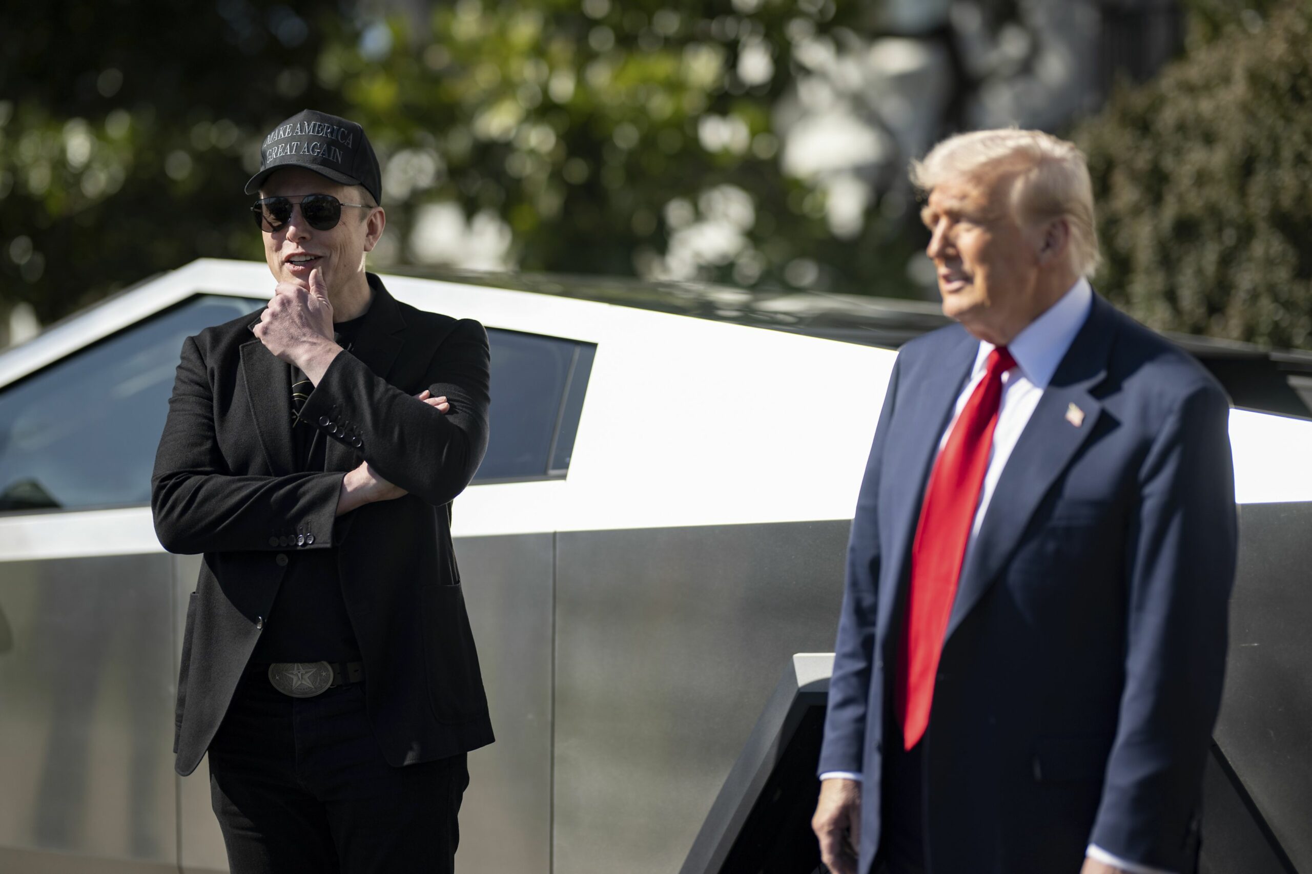 Tesla în cădere liberă după cearta dintre Trump și Musk. Au fost șterse 150 de miliarde de dolari în câteva ore