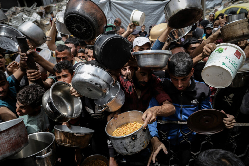 Din coridorul foamei în coridorul morții: Israelul ucide zeci de palestinieni la punctul de distribuire a alimentelor