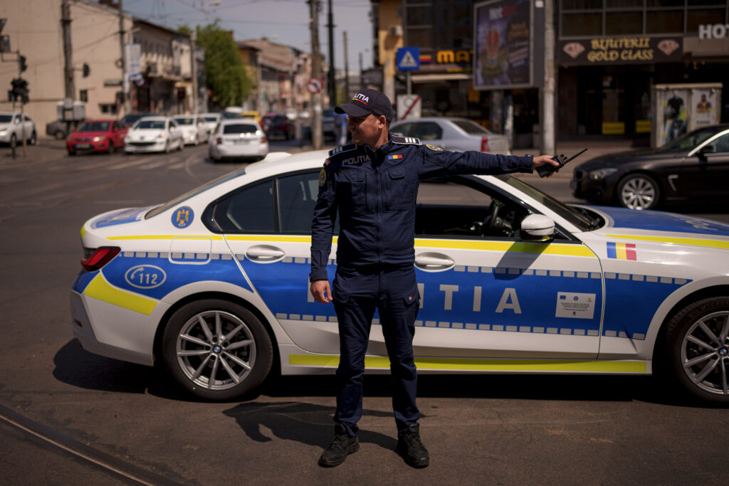 București: Structură metalică prăbușită pe bd. Nicolae Bălcescu, circulație restricționată