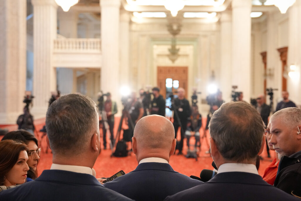 Acord între partide. Iată ce știm pâna cum despre noul guvern: Bolojan premier, posibilă rotativă, 16 ministere și un calendar rapid de învestire