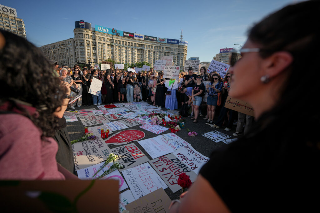 Protest în Piața Victoriei, organizat de Centrul Filia, după un nou caz de femicid: „Ne șochează pasivitatea instituțiilor statului”