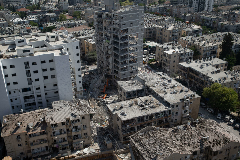 Conflictul din Orientul Mijlociu continuă. Iranul lansează rachete spre Israel