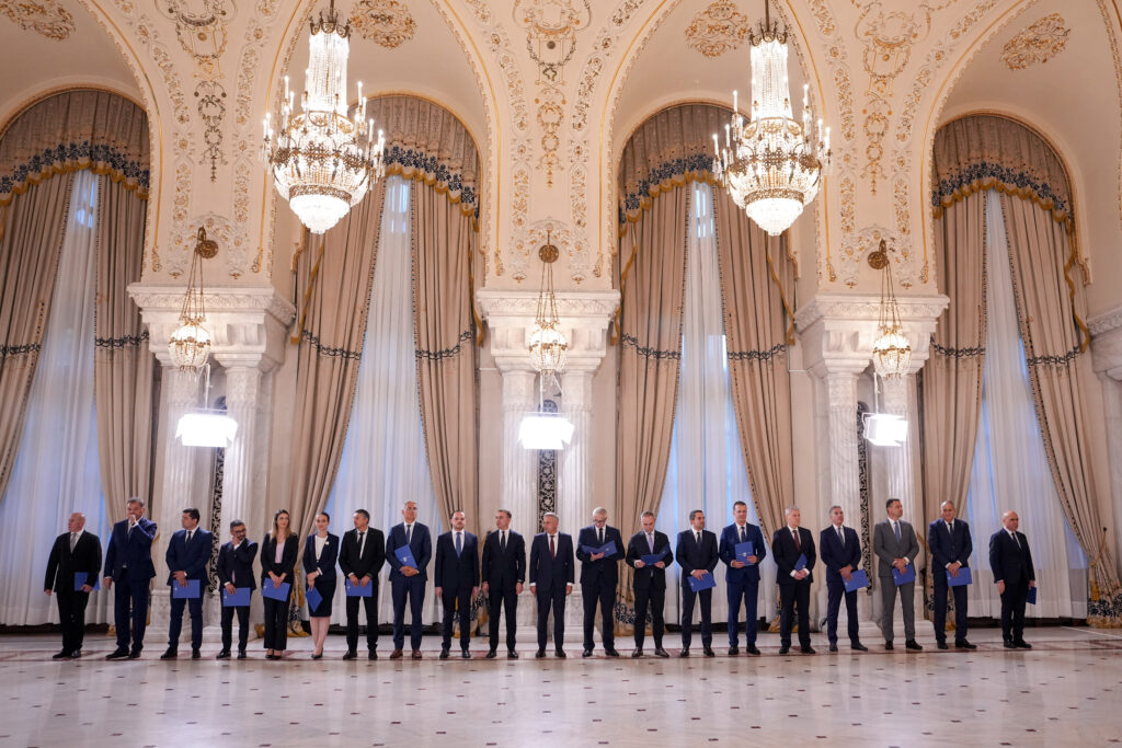 Membrii noului Guvern au depus jurământul. Ilie Bolojan a condus prima ședință la Palatul Victoria