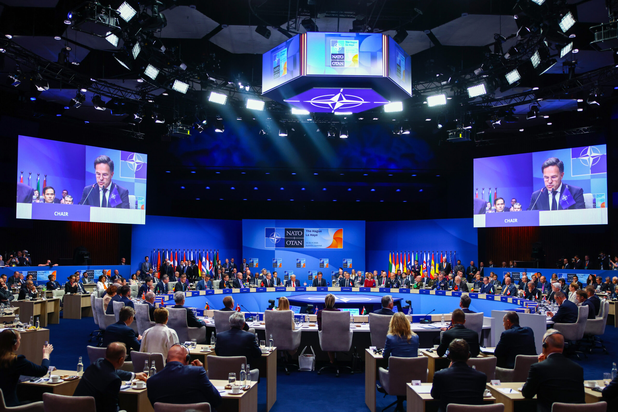 „Suficient, realist şi compatibil cu statul social” „Suficient, realist şi compatibil cu statul social”