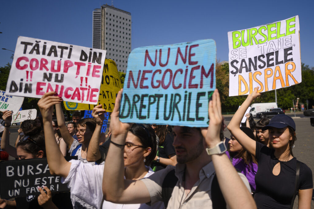 Protest al studenților și confederațiilor sindicale, organizat pe 29 octombrie, în fața Guvernului