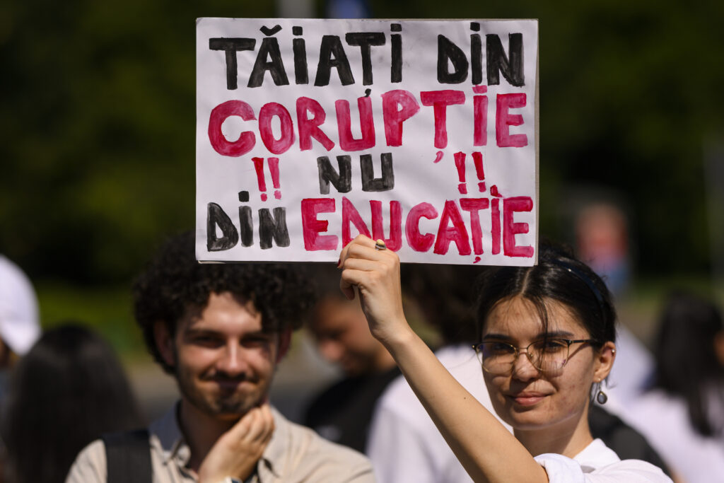 Noul an universitar începe cu festivităţi şi apel la proteste din partea studenţilor