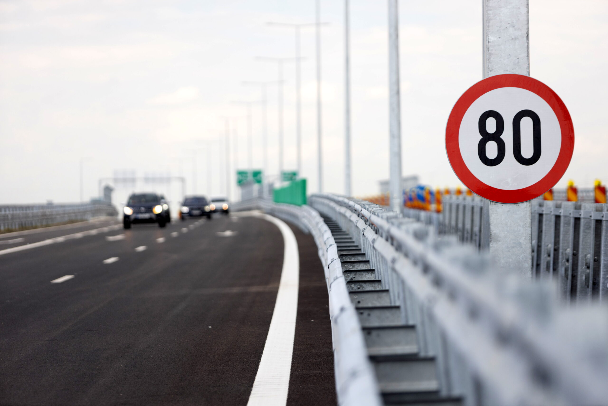 Trafic aglomerat pe autostrăzi și drumuri din cauza accidentelor și lucrărilor în desfășurare