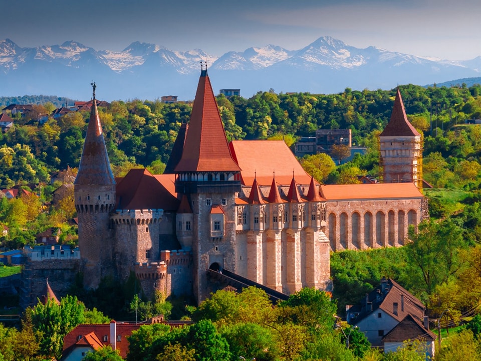 Două personaje necunoscute, descoperite în frescele din Sala Dietei a Castelului Corvinilor