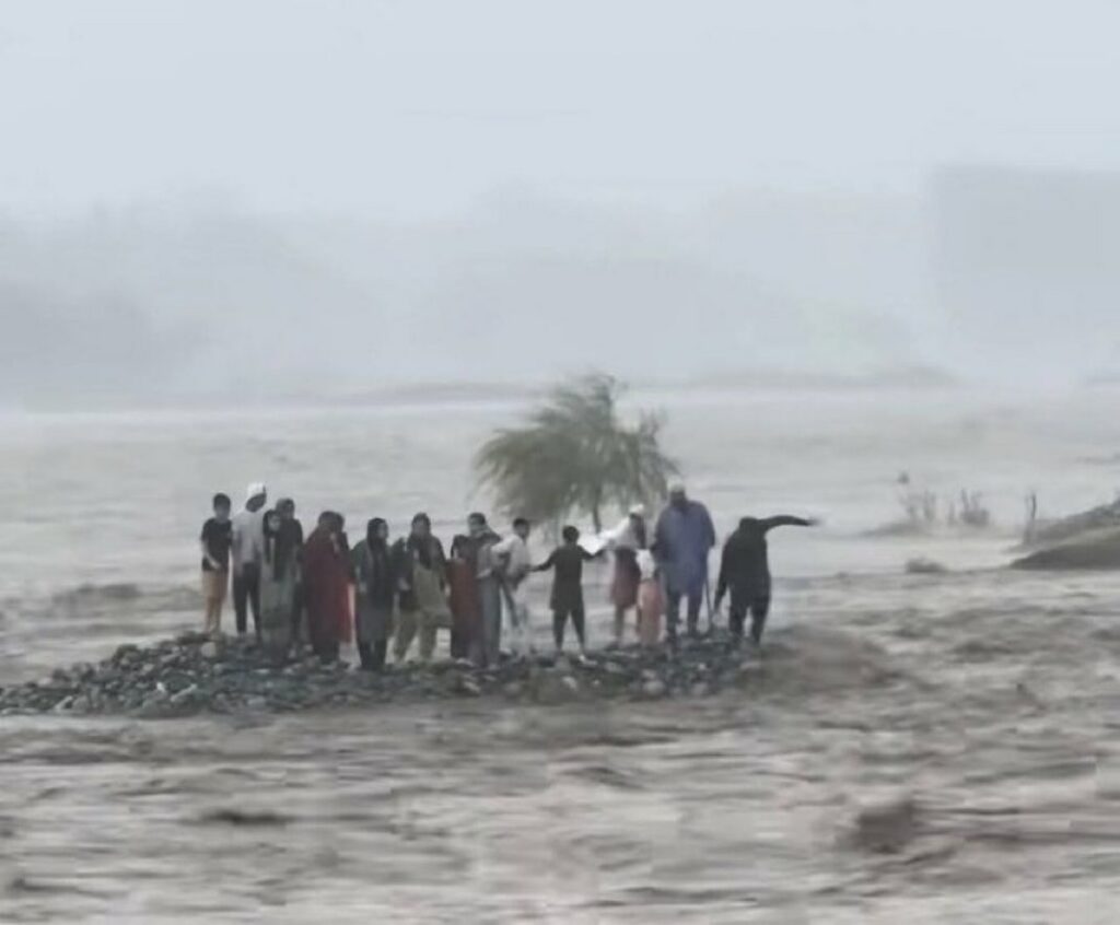 Cel puţin 11 morţi în urma unor inundaţii bruşte în Pakistan