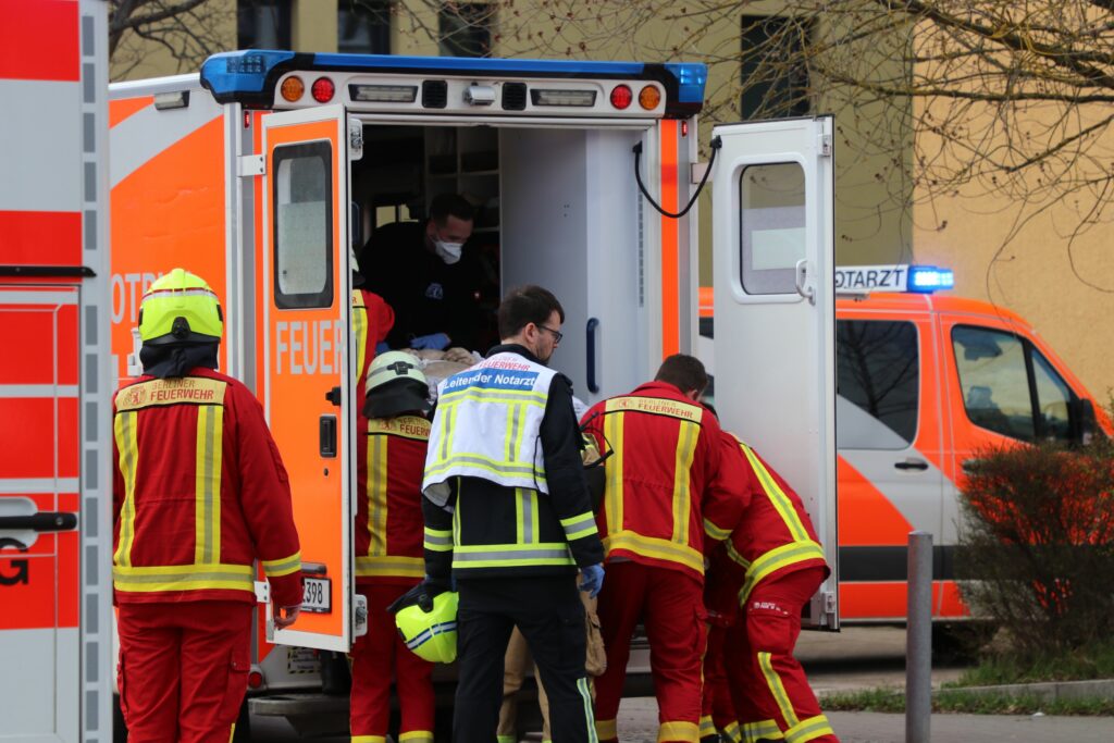 Sute de elevi ai unei școli din Berlin, evacuați, după un atac cu gaz lacrimogen
