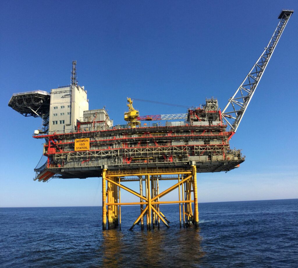 Regatul Unit impune reguli severe proiectelor petroliere offshore, contrar cerințelor lui Trump