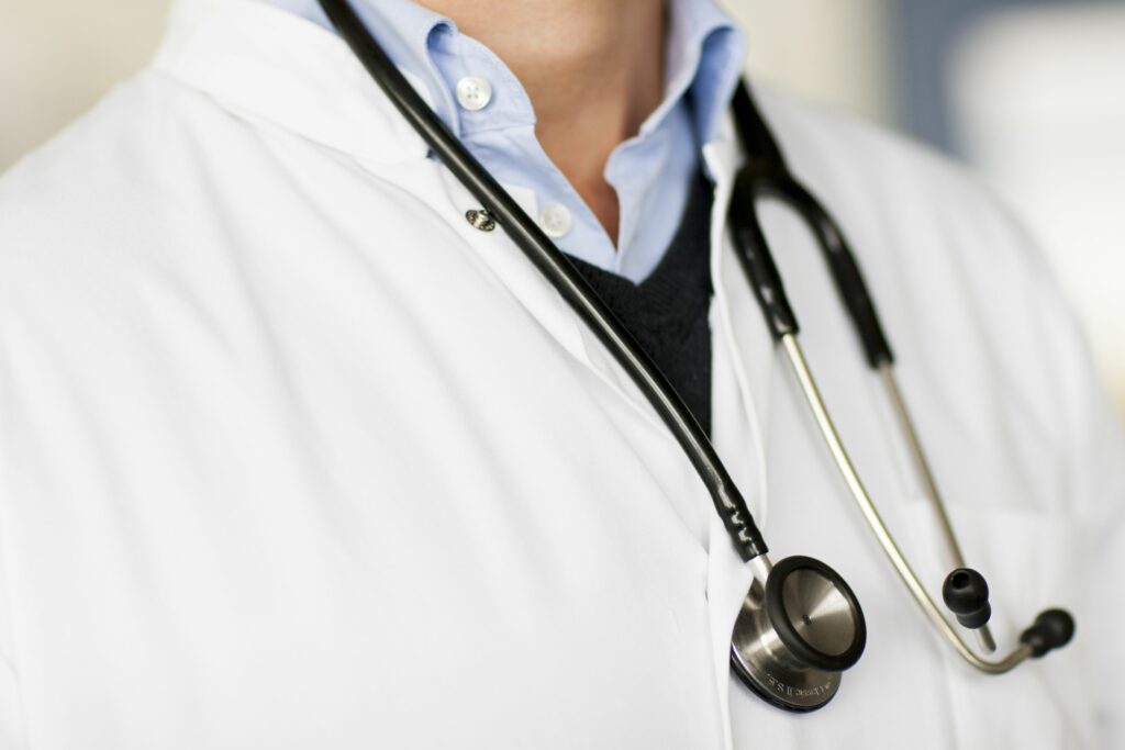 Un milion de concedii medicale au fost eliberate în 2024 în circumstanțe suspecte, acuză ministrul Sănătății. Cele mai multe sunt în apropierea weekend-urilor