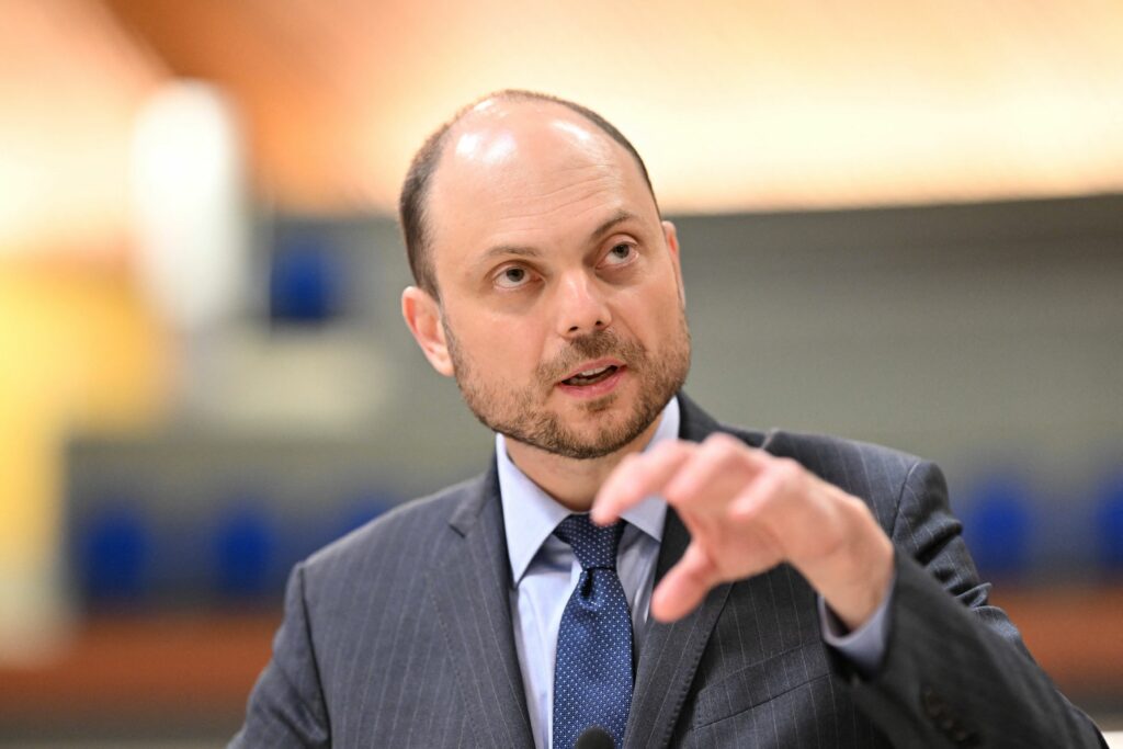 Un disident dus face dezvăluiri: Opoziția din Rusia discută cu Ucraina în spatele scenei