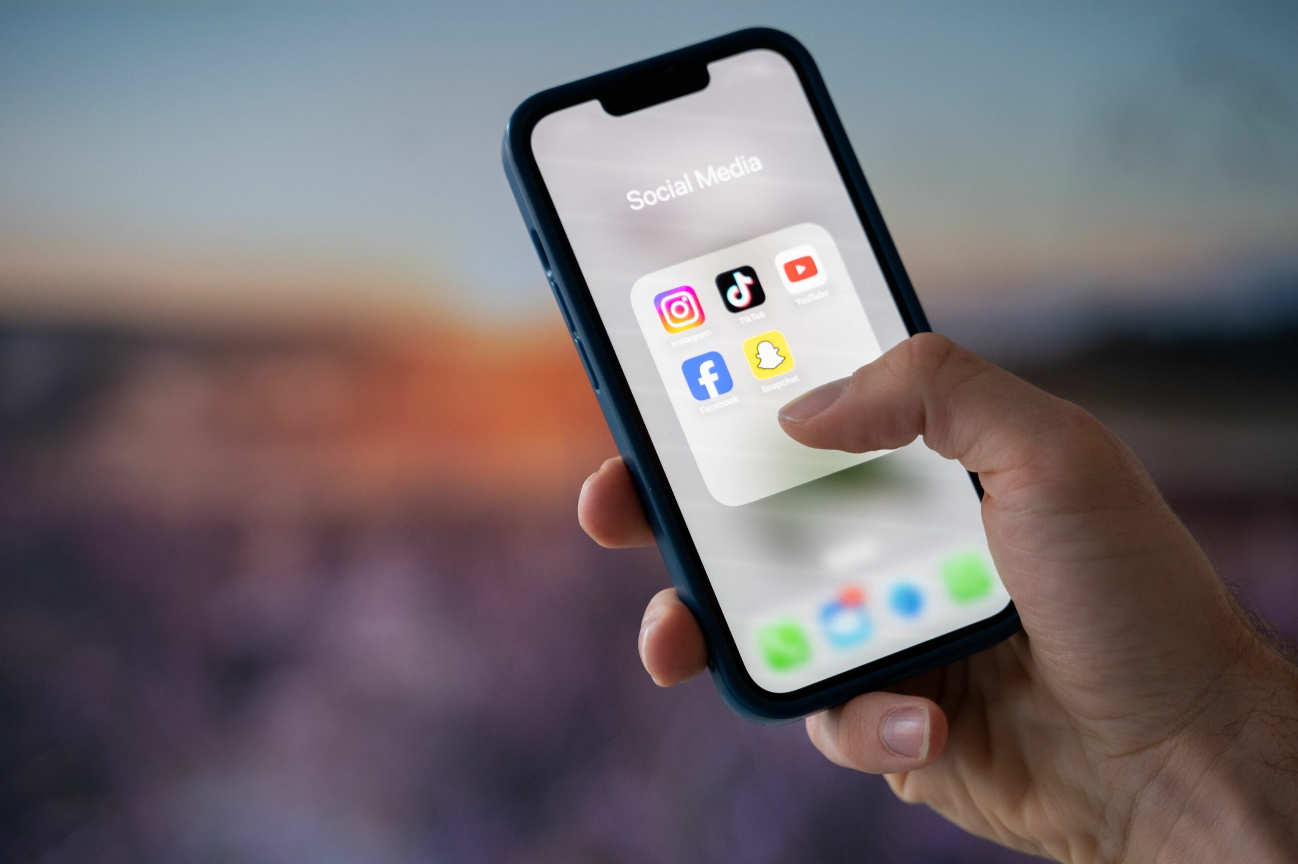 Minorii sub 16 ani nu vor mai avea acces la rețelele sociale Minorii sub 16 ani nu vor mai avea acces la rețelele sociale