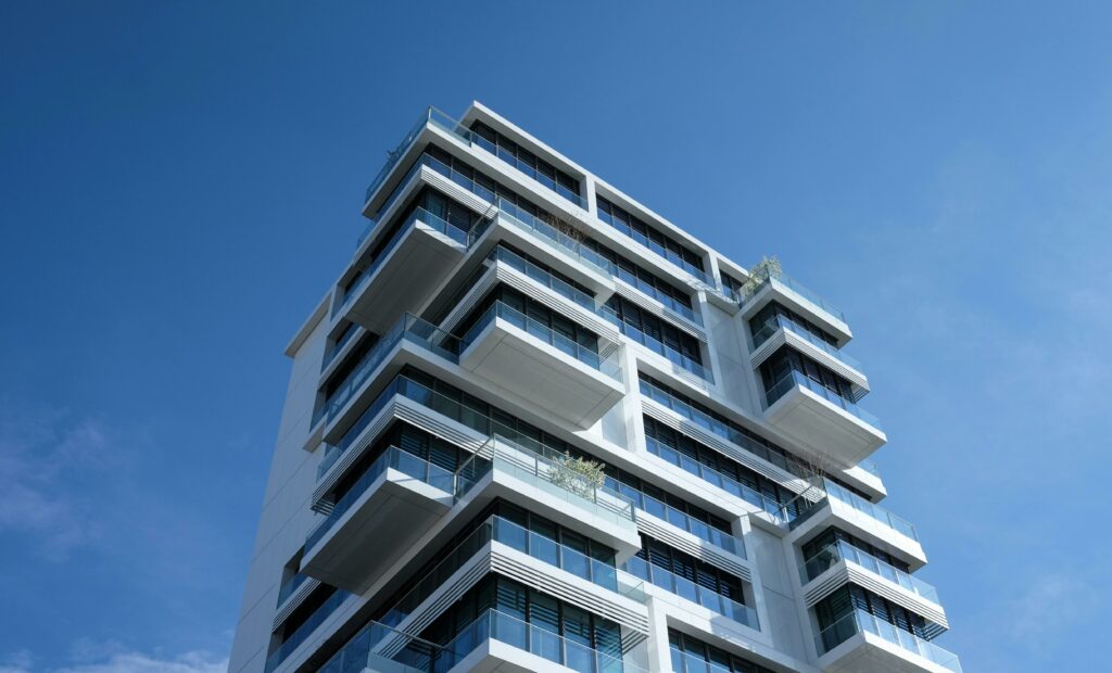Un fond american a strâns 1 miliard de dolari pentru a cumpăra imobiliare în Europa, anticipând că prețurile vor scădea