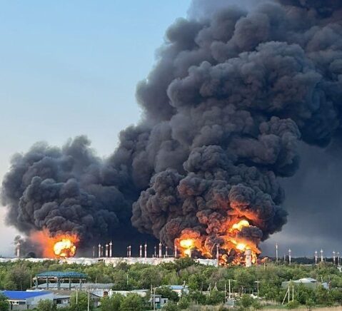 Ucraina afirmă că a lovit instalații petroliere și un aerodrom militar din Rusia