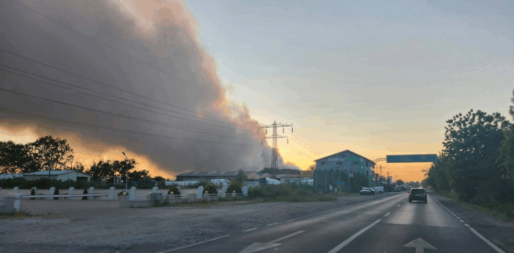 Incendiu și degajări mari de fum la groapa de gunoi din Aninoasa. A fost emis un nou mesaj Ro-Alert